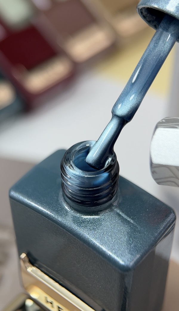 HEYLOVE Cat Eye Gel Polish Fleece 15 ml – verniz gel efeito olho de gato azul - Image 2