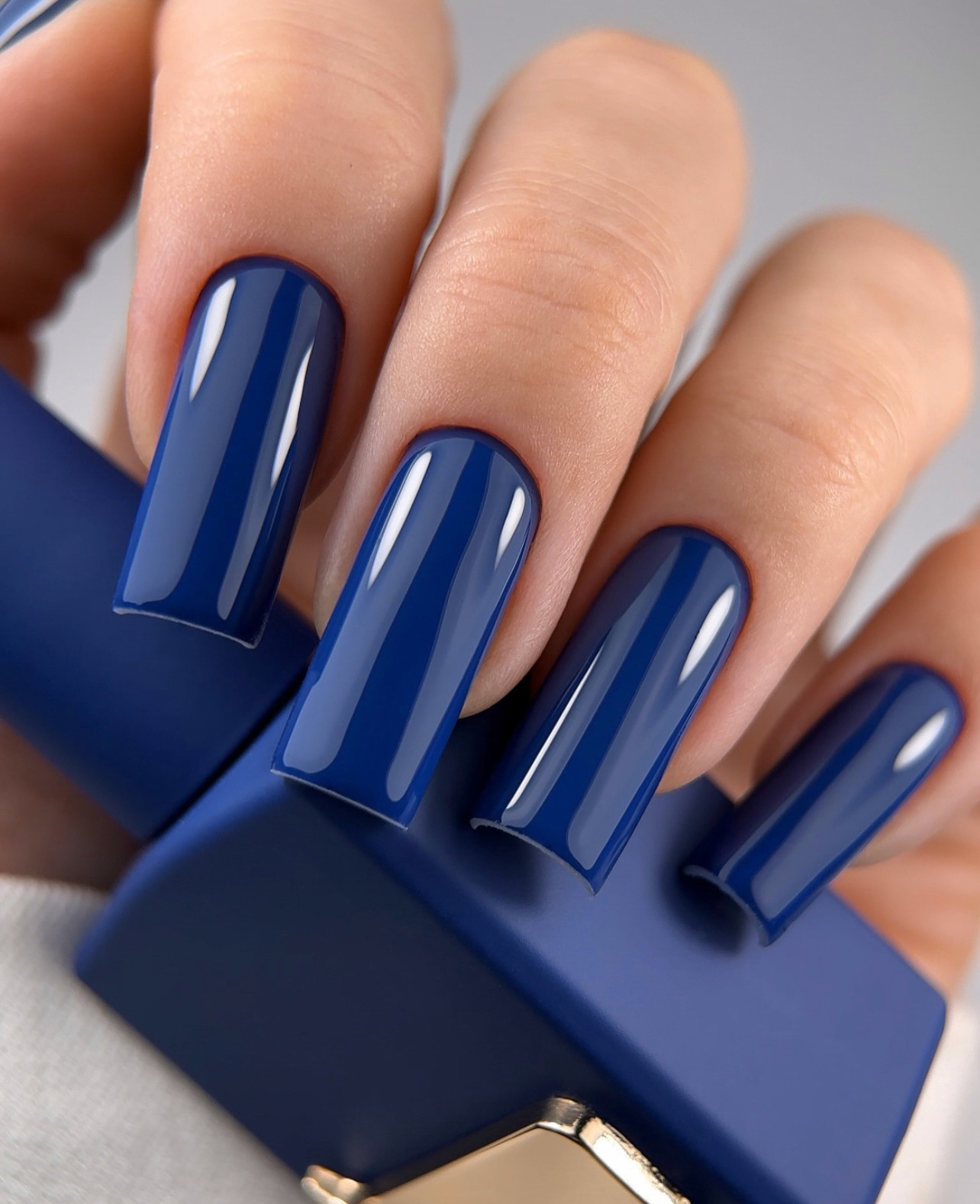 HEYLOVE Gel Polish ENGLISH HOME 15 ml - verniz gel azul-marinho - Image 2